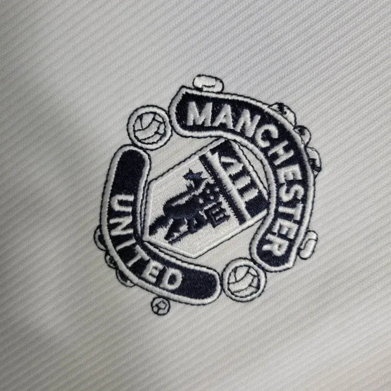 Retro Manchester United Away Football Shirt 1999/2000