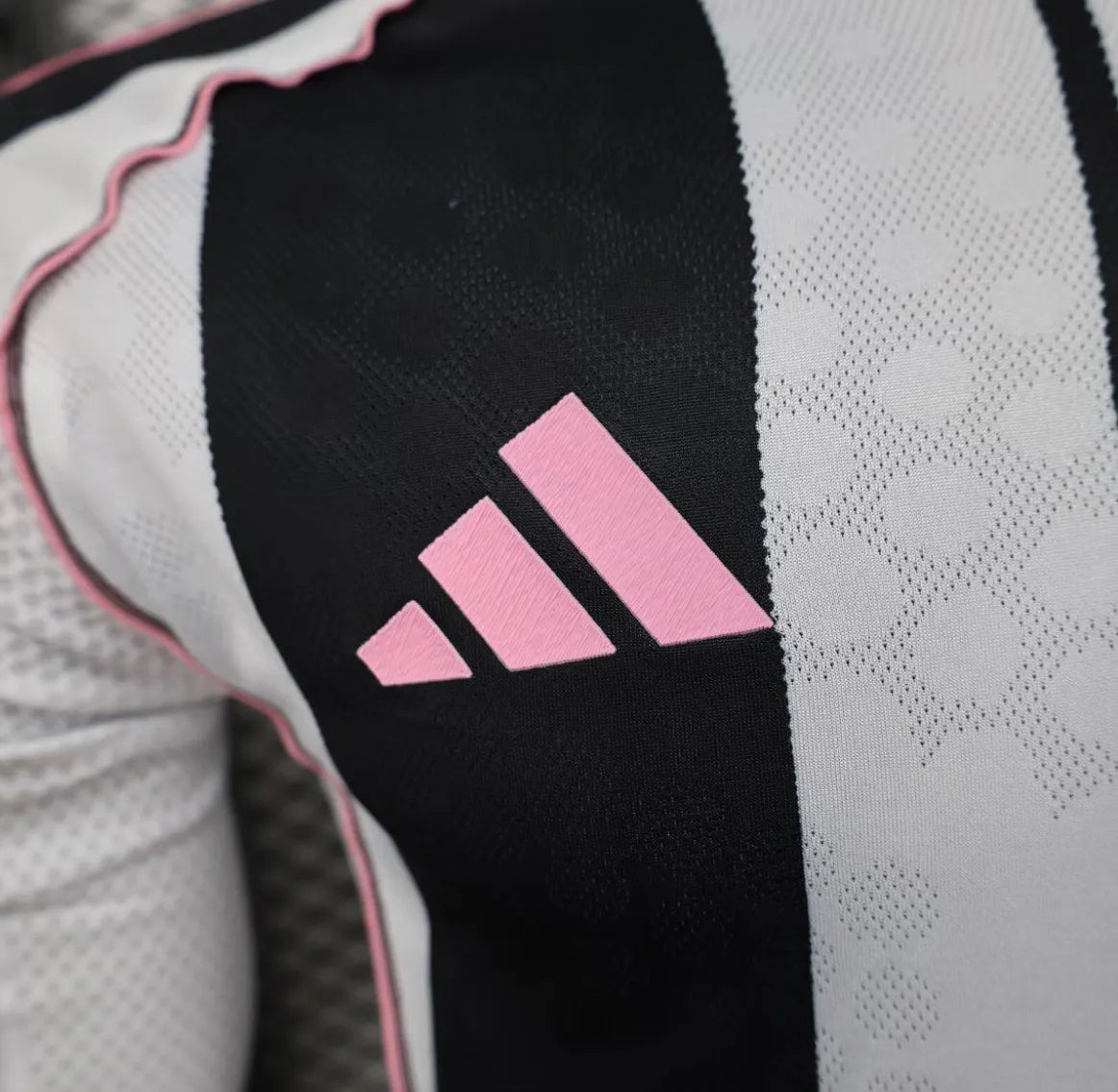 Player Version 25-26 Juventus Home Long Sleeve Jersey