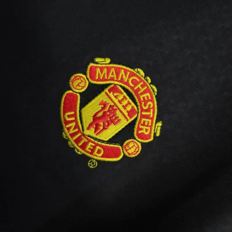 Retro Manchester United Away Football Shirt 2003/2004