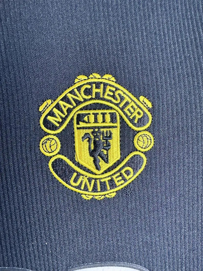 Retro Manchester United Away Football Shirt 1998/1999